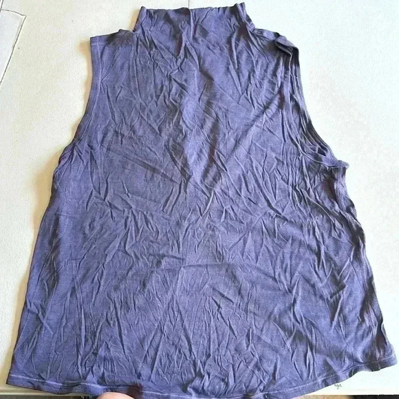 Lululemon - Picture 1 of 4